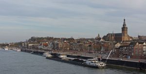 Nijmegen,_stadszicht_vanaf_de_spoorbrug_foto5_2016-03-26_17.47